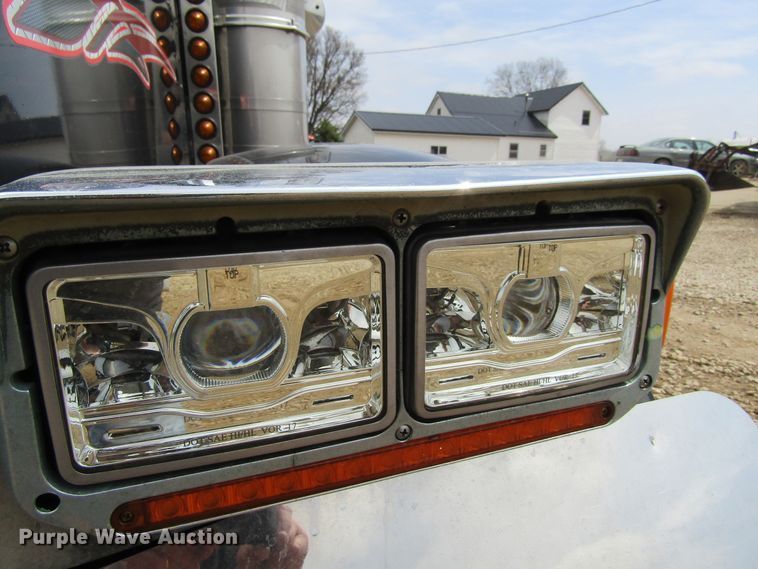 image for item FD9416 2003 Peterbilt 379 semi truck