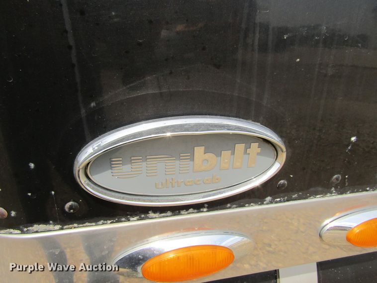 image for item FD9416 2003 Peterbilt 379 semi truck