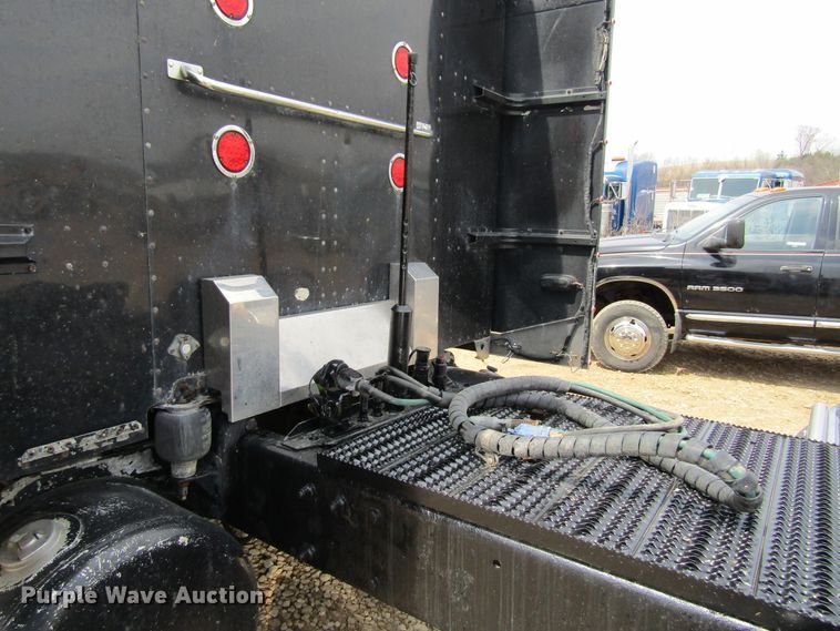 image for item FD9416 2003 Peterbilt 379 semi truck