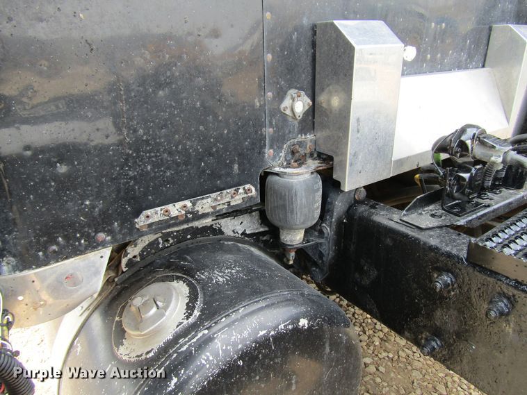 image for item FD9416 2003 Peterbilt 379 semi truck