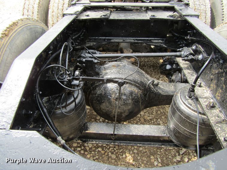 image for item FD9416 2003 Peterbilt 379 semi truck