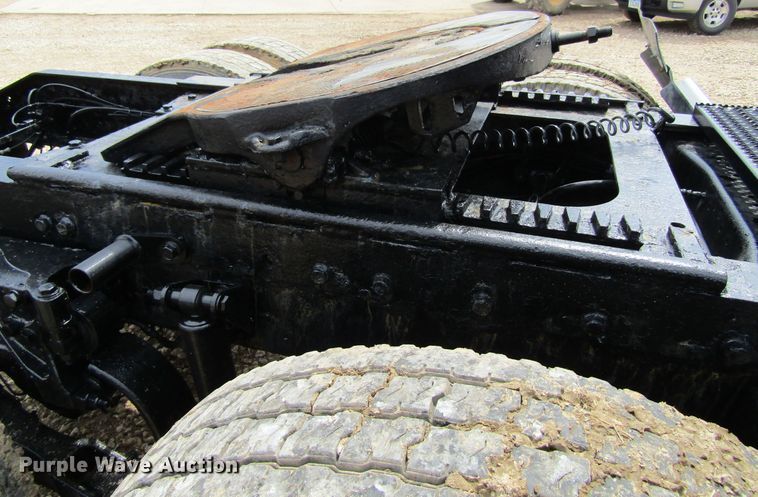 image for item FD9416 2003 Peterbilt 379 semi truck