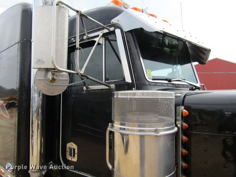 image for item FD9416 2003 Peterbilt 379 semi truck