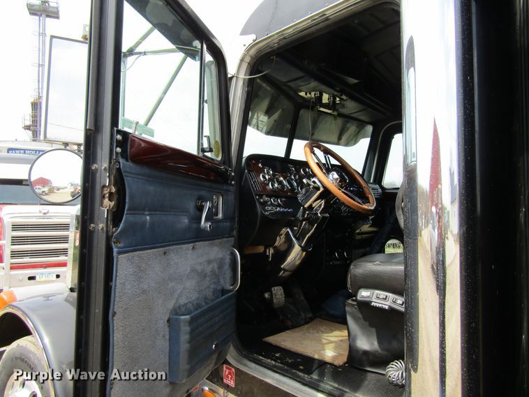 image for item FD9416 2003 Peterbilt 379 semi truck