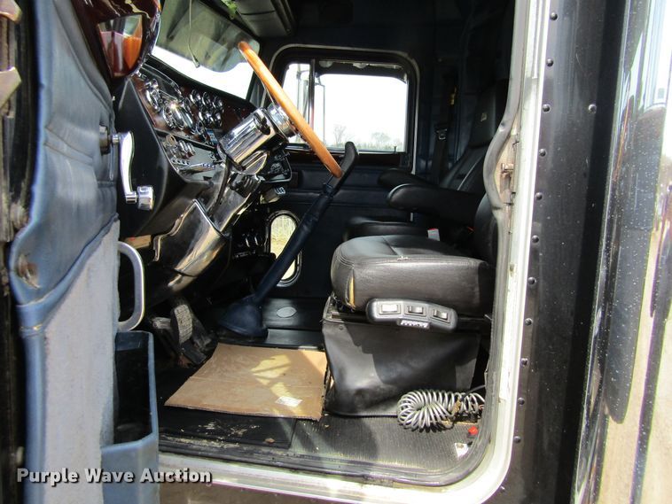 image for item FD9416 2003 Peterbilt 379 semi truck