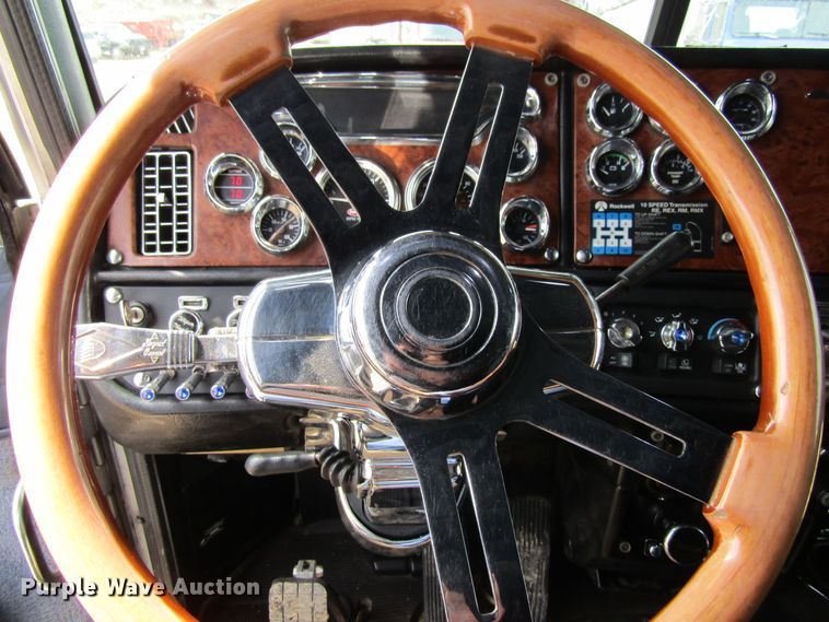 image for item FD9416 2003 Peterbilt 379 semi truck