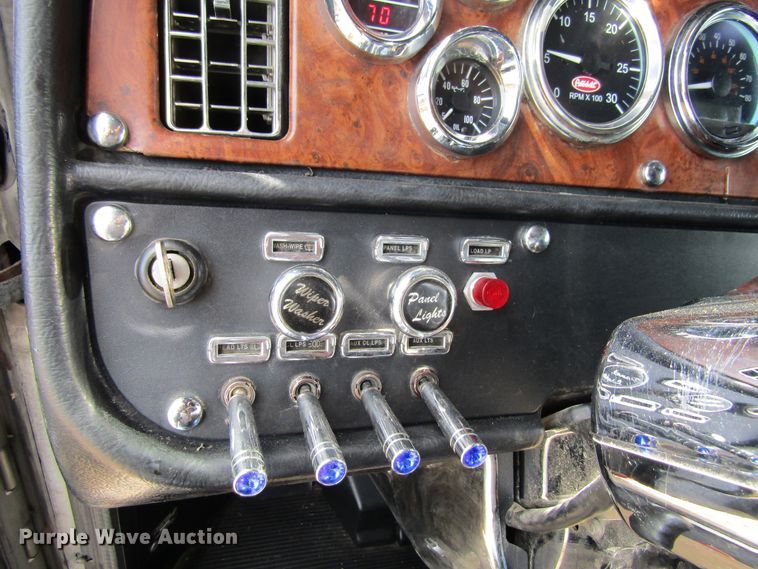 image for item FD9416 2003 Peterbilt 379 semi truck