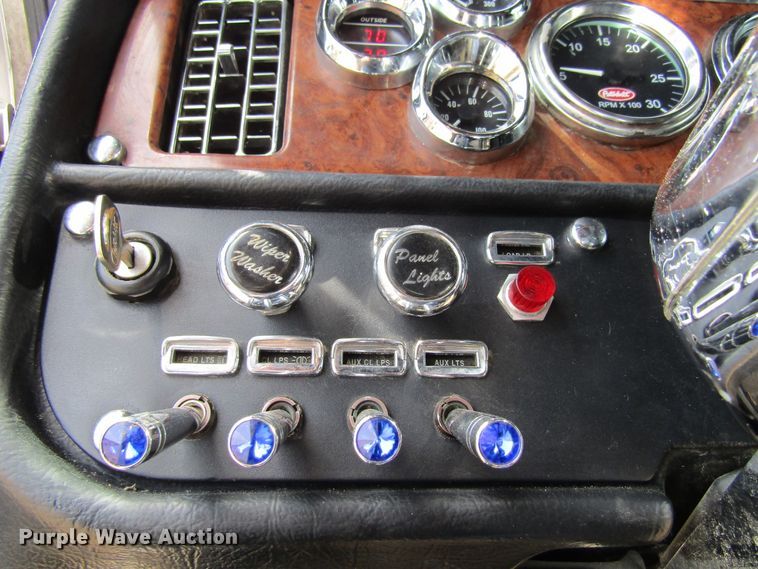 image for item FD9416 2003 Peterbilt 379 semi truck