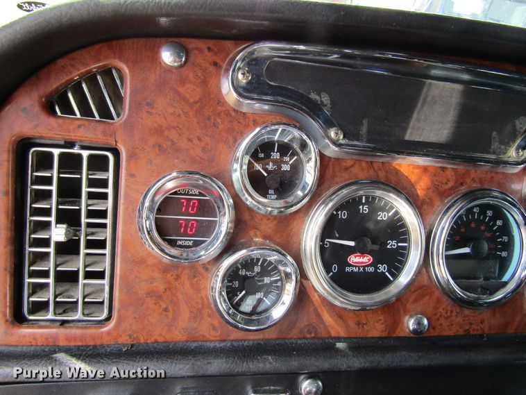 image for item FD9416 2003 Peterbilt 379 semi truck