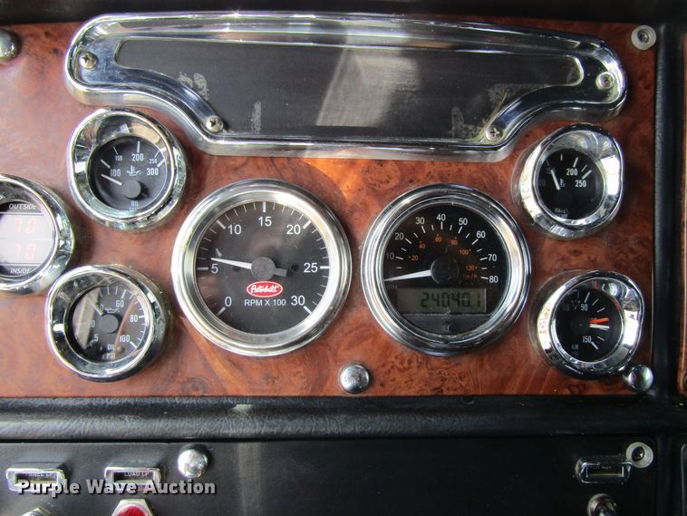 image for item FD9416 2003 Peterbilt 379 semi truck