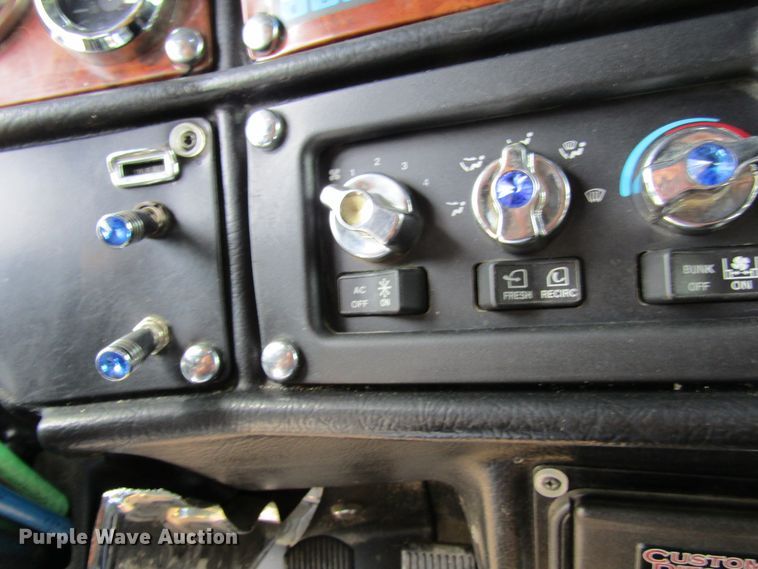 image for item FD9416 2003 Peterbilt 379 semi truck