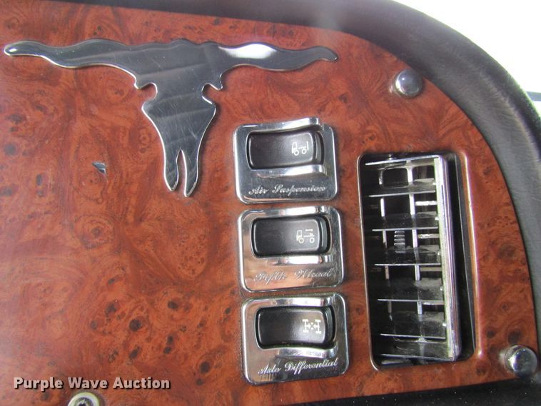 image for item FD9416 2003 Peterbilt 379 semi truck