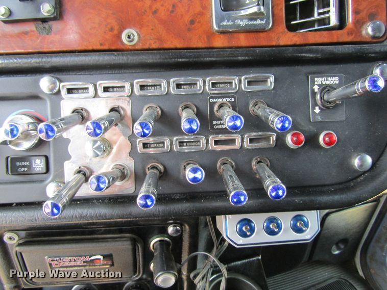 image for item FD9416 2003 Peterbilt 379 semi truck