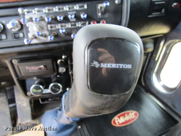 image for item FD9416 2003 Peterbilt 379 semi truck