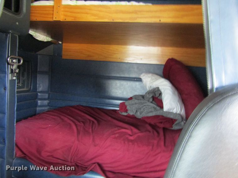 image for item FD9416 2003 Peterbilt 379 semi truck