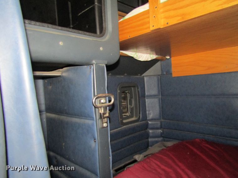 image for item FD9416 2003 Peterbilt 379 semi truck