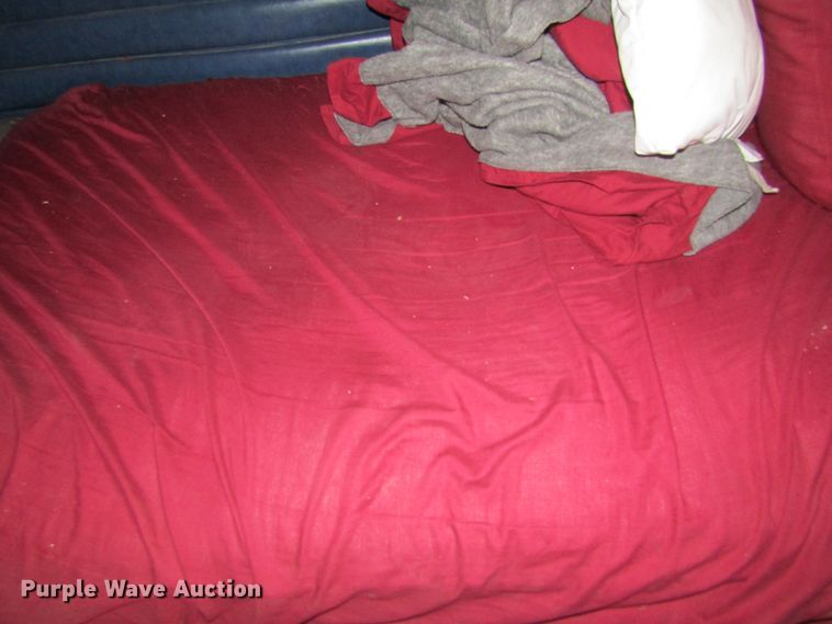 image for item FD9416 2003 Peterbilt 379 semi truck