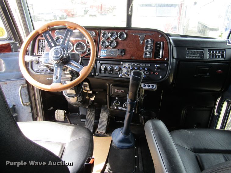 image for item FD9416 2003 Peterbilt 379 semi truck