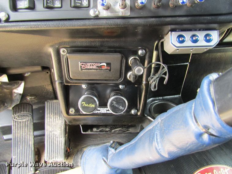 image for item FD9416 2003 Peterbilt 379 semi truck