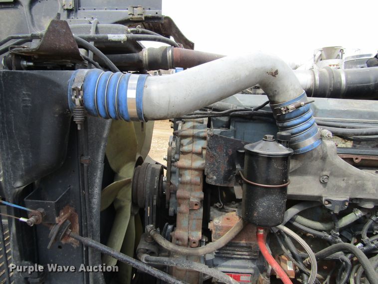 image for item FD9416 2003 Peterbilt 379 semi truck