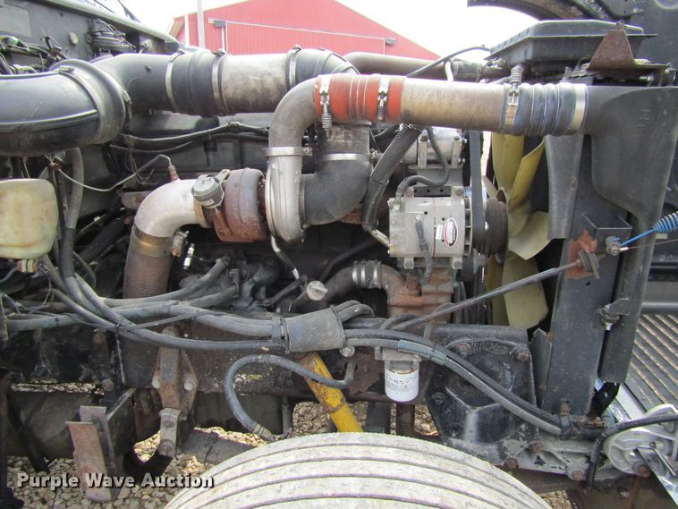 image for item FD9416 2003 Peterbilt 379 semi truck