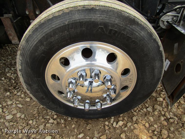 image for item FD9416 2003 Peterbilt 379 semi truck