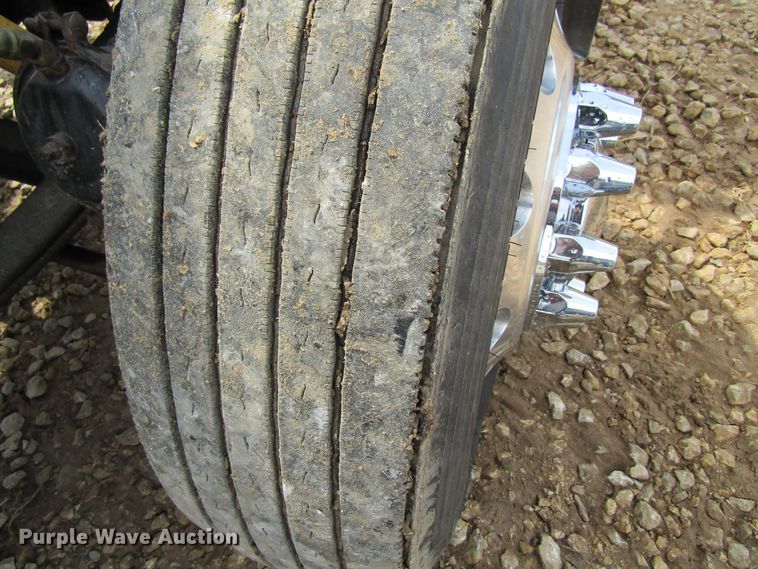 image for item FD9416 2003 Peterbilt 379 semi truck