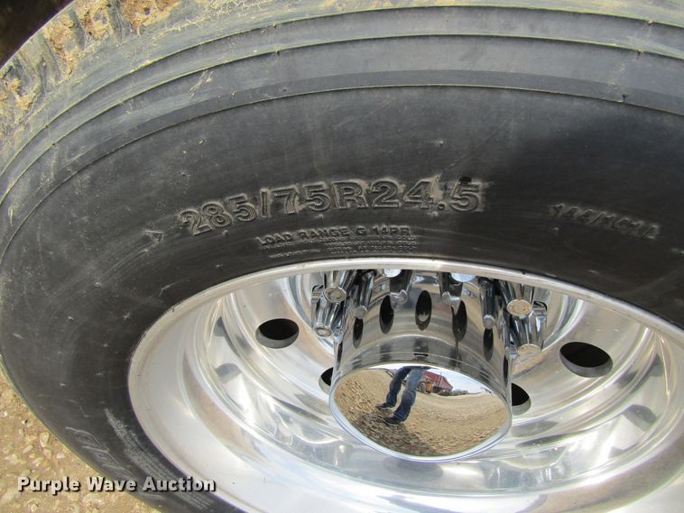 image for item FD9416 2003 Peterbilt 379 semi truck