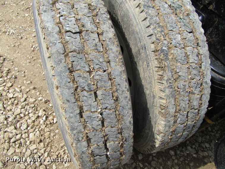 image for item FD9416 2003 Peterbilt 379 semi truck