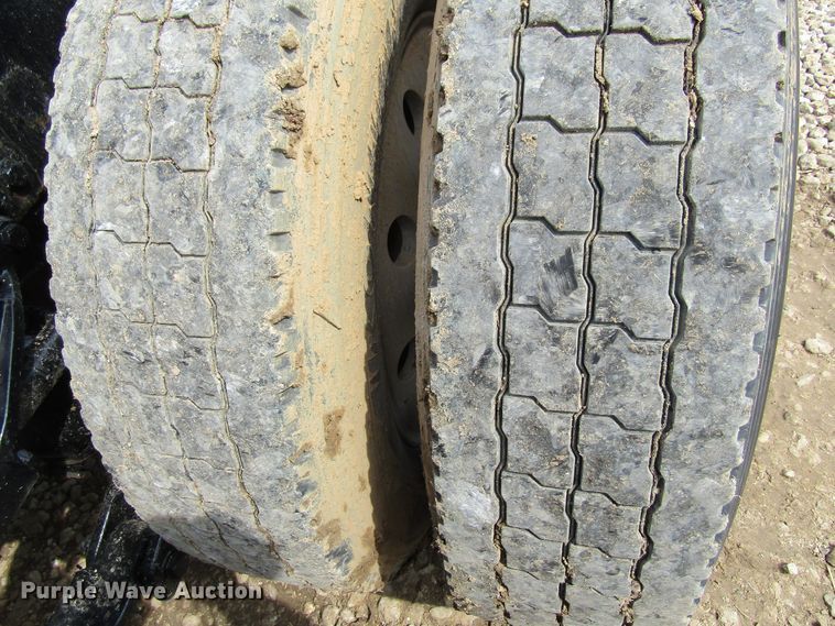 image for item FD9416 2003 Peterbilt 379 semi truck