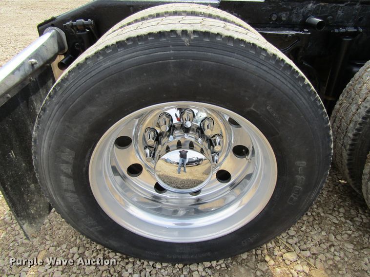 image for item FD9416 2003 Peterbilt 379 semi truck