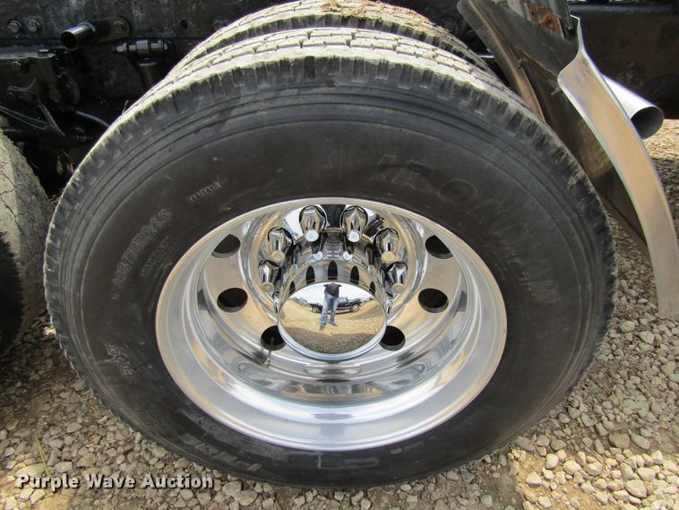 image for item FD9416 2003 Peterbilt 379 semi truck