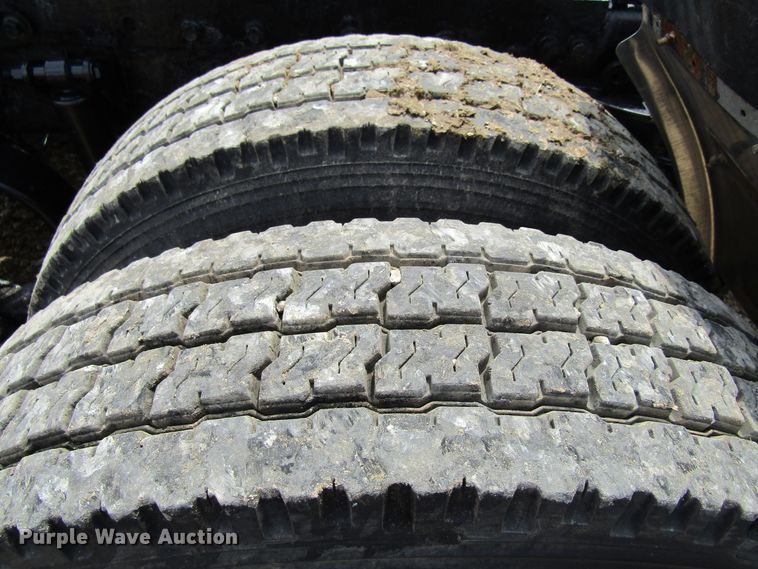 image for item FD9416 2003 Peterbilt 379 semi truck