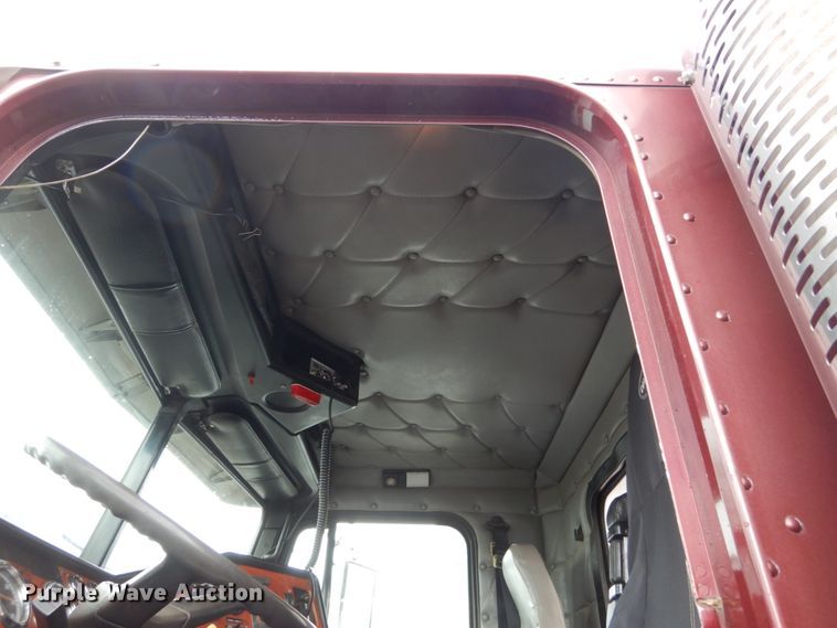 image for item FX9078 1998 Freightliner FLD hook lift container truck