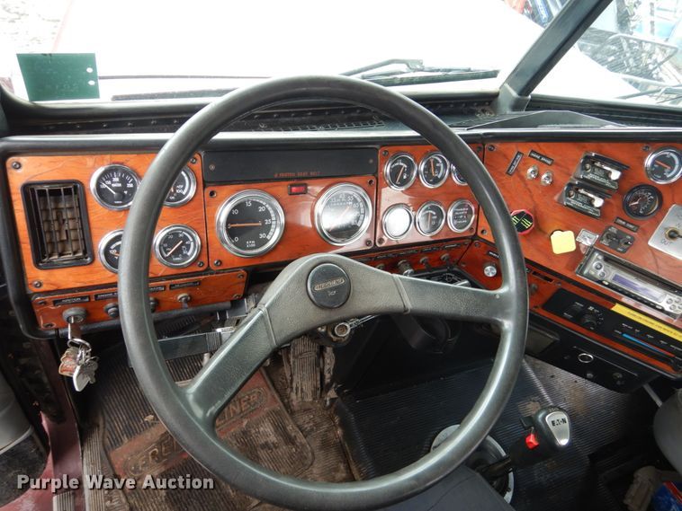 image for item FX9078 1998 Freightliner FLD hook lift container truck