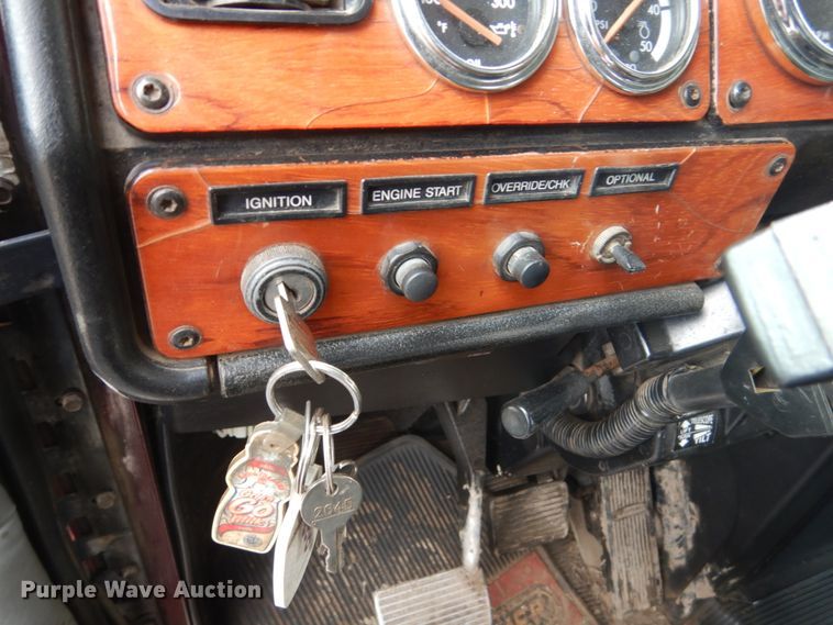 image for item FX9078 1998 Freightliner FLD hook lift container truck