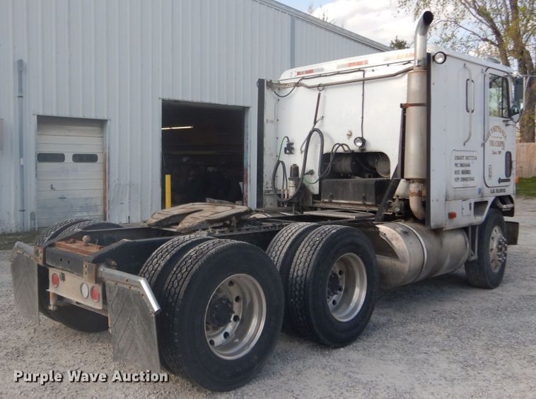 image for item GB9954 1995 International 9600 semi truck