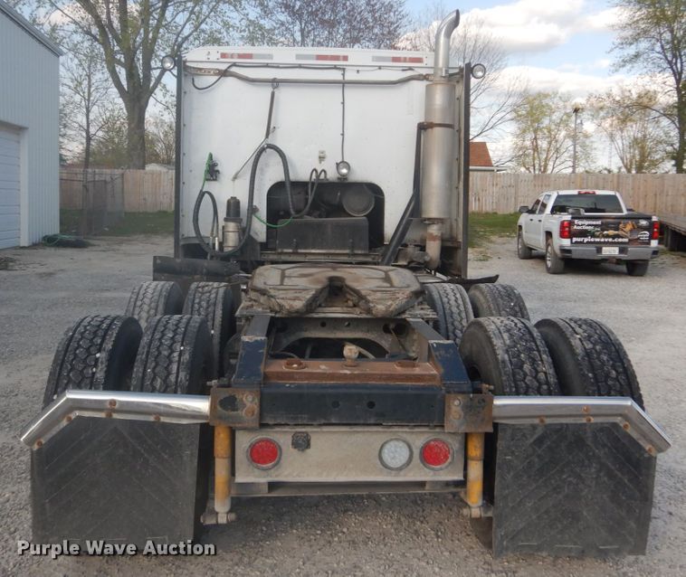 image for item GB9954 1995 International 9600 semi truck