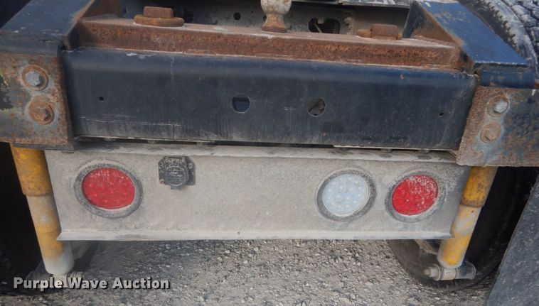 image for item GB9954 1995 International 9600 semi truck