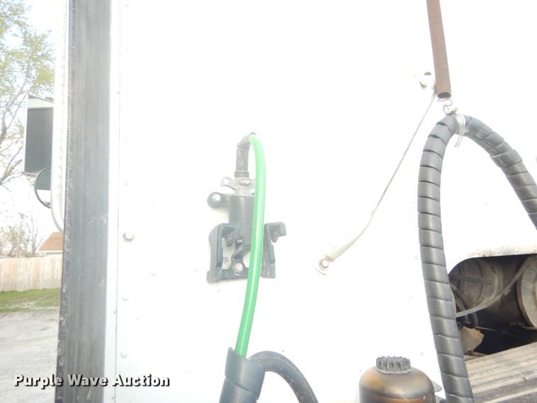 image for item GB9954 1995 International 9600 semi truck