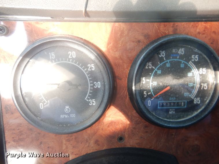 image for item GB9954 1995 International 9600 semi truck