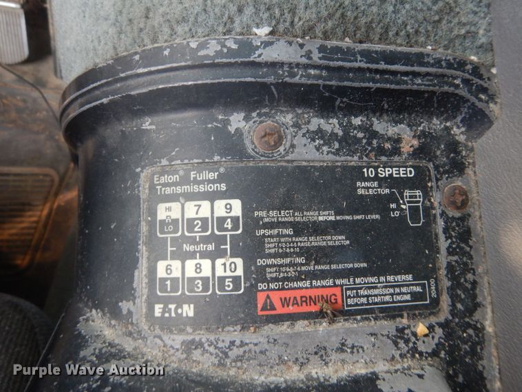 image for item GB9954 1995 International 9600 semi truck