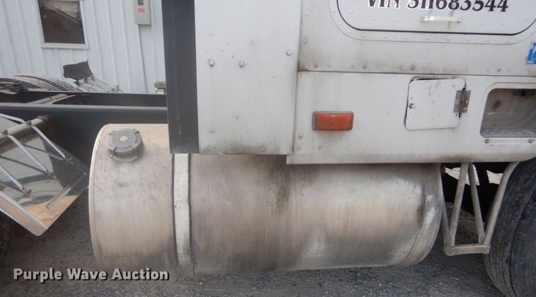 image for item GB9954 1995 International 9600 semi truck