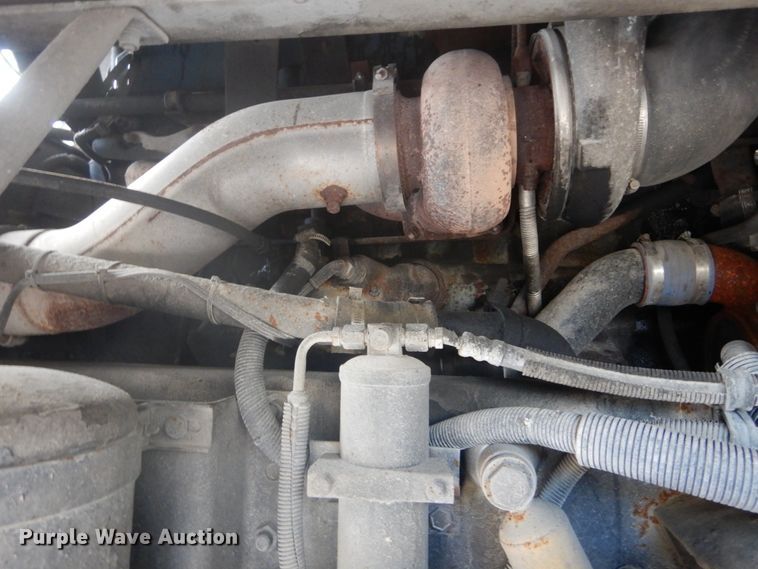 image for item GB9954 1995 International 9600 semi truck