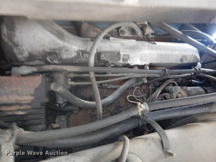 image for item GB9954 1995 International 9600 semi truck