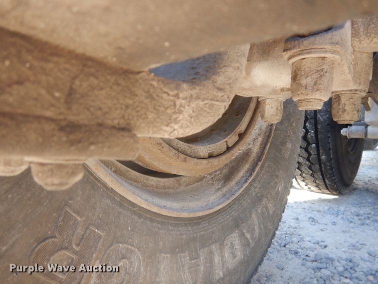 image for item GB9954 1995 International 9600 semi truck