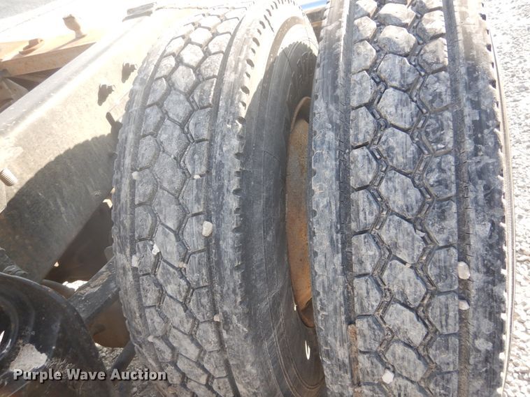 image for item GB9954 1995 International 9600 semi truck