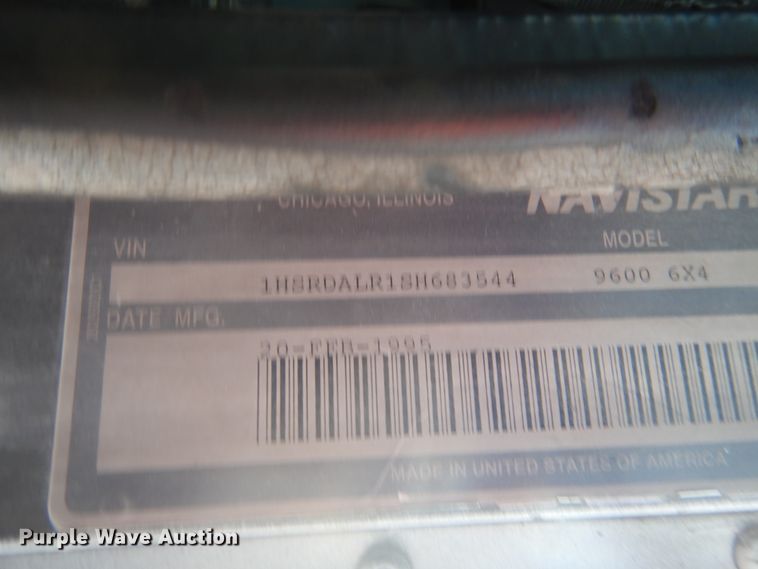 image for item GB9954 1995 International 9600 semi truck