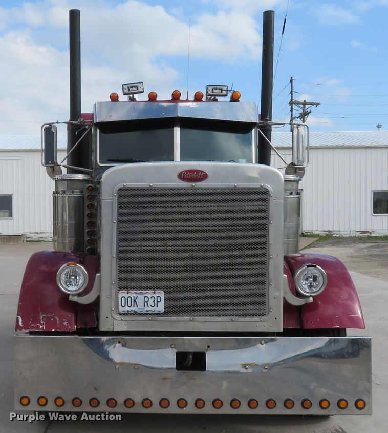 image for item GB9955 1992 Peterbilt 379 semi truck