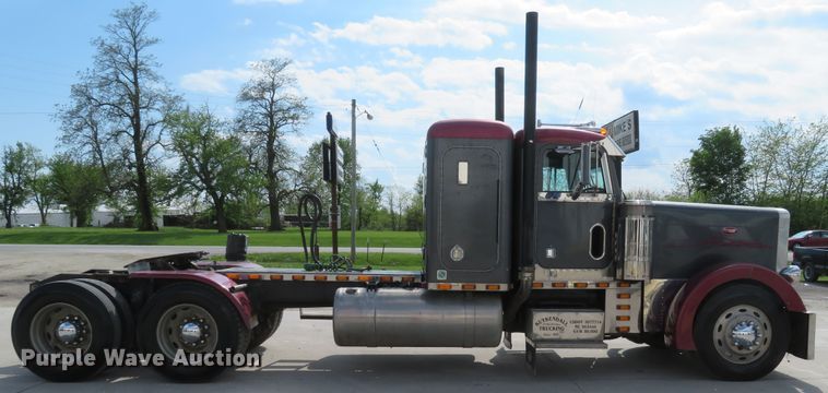 image for item GB9955 1992 Peterbilt 379 semi truck